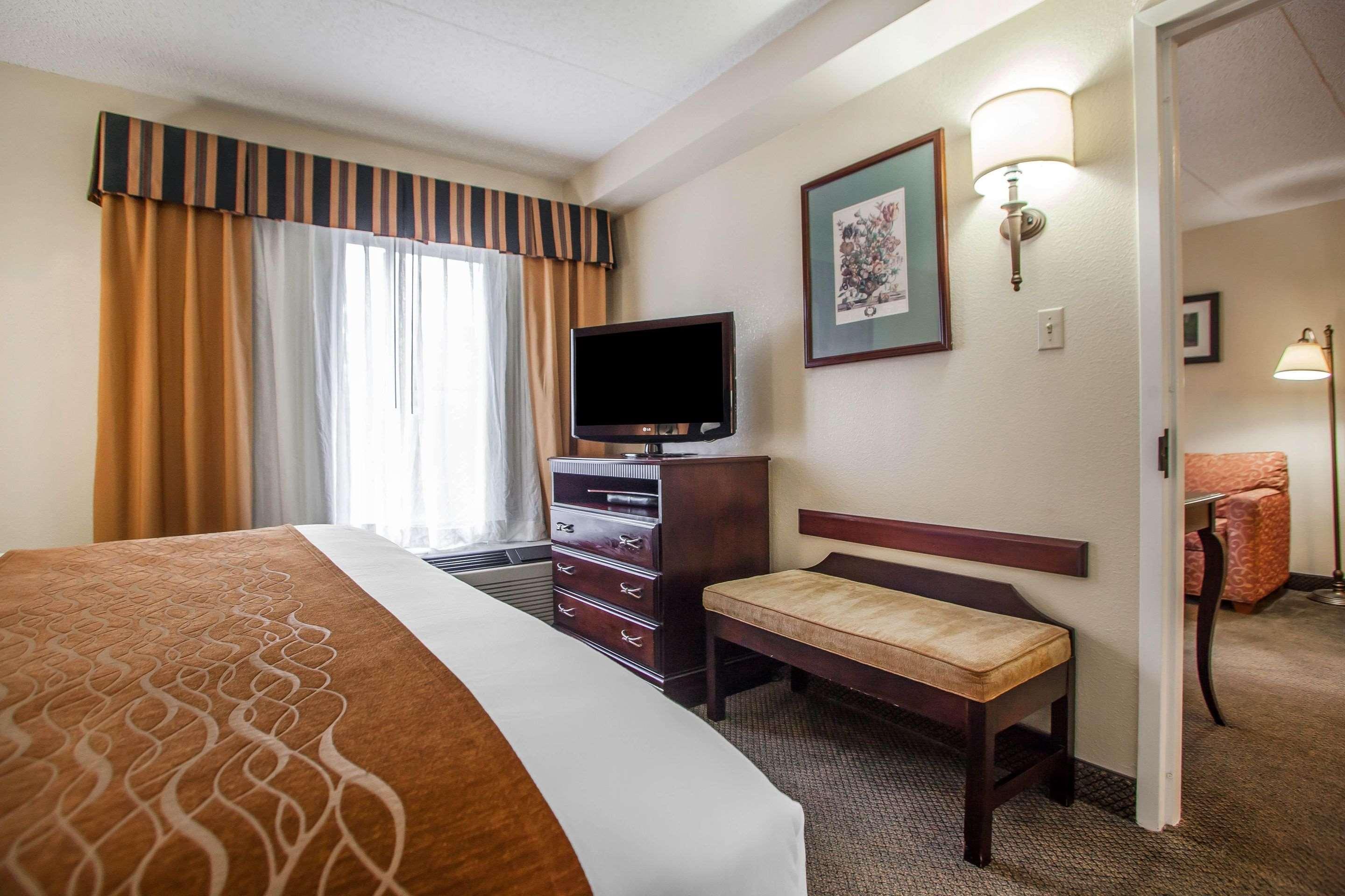 Comfort Inn & Suites Somerset - New Brunswick מראה חיצוני תמונה