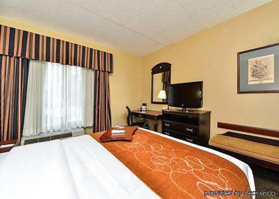 Comfort Inn & Suites Somerset - New Brunswick מראה חיצוני תמונה